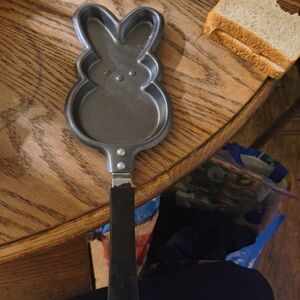Gray Bunny-Shaped Non-Stick Pan